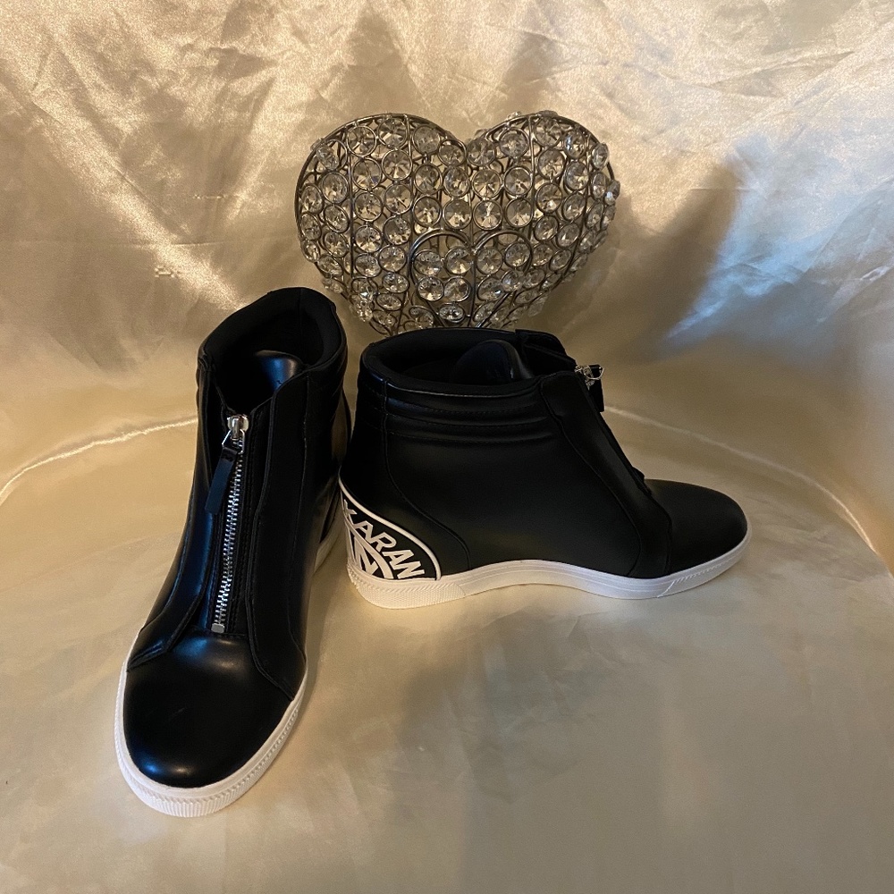 DKNY BLACK SHOE SIZE 9.5